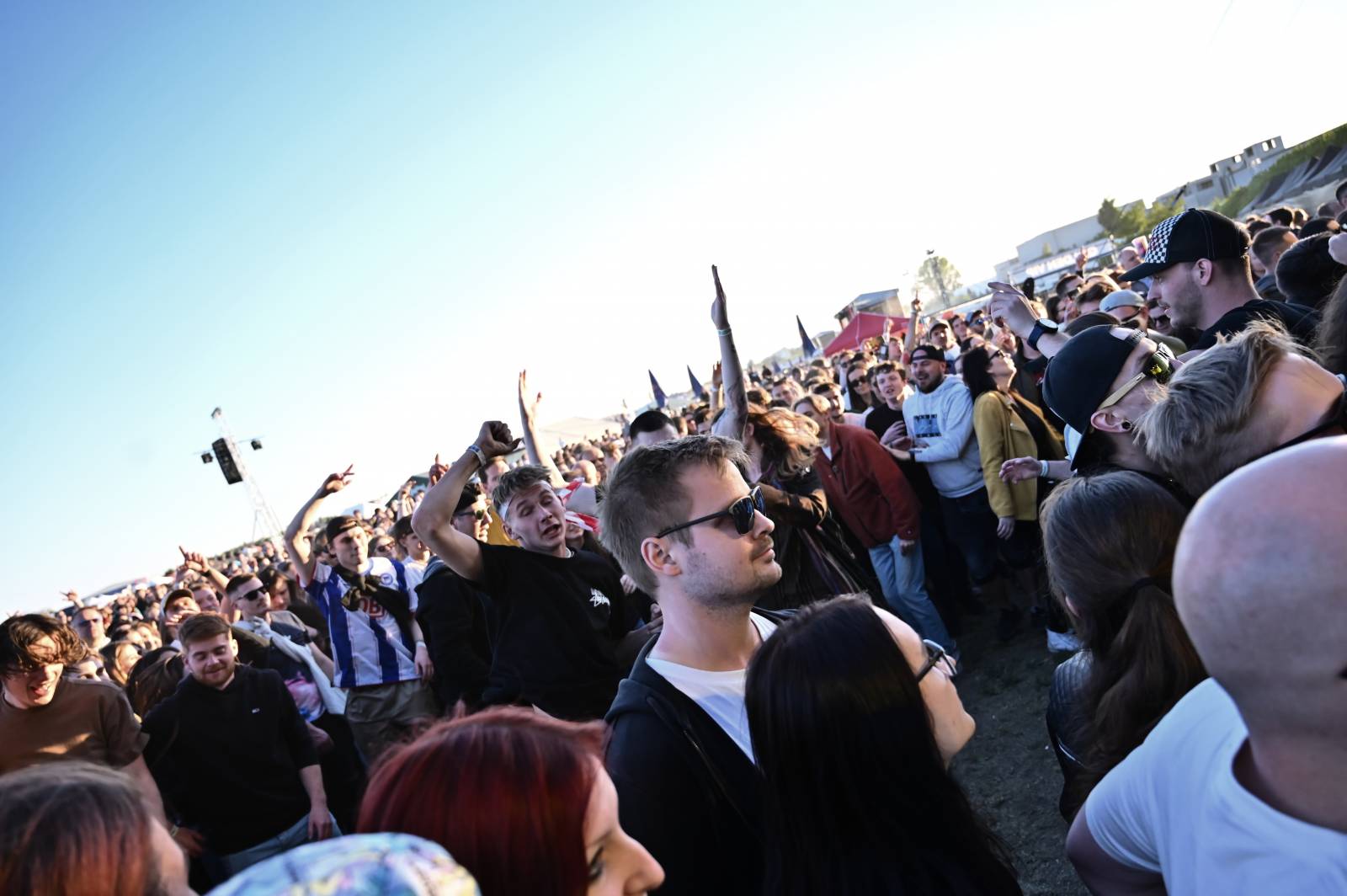 Pražský Majáles: Program uzavírali Chinaski, Mirai zpíval o dlouhých nohách šestnáctileté fanynky