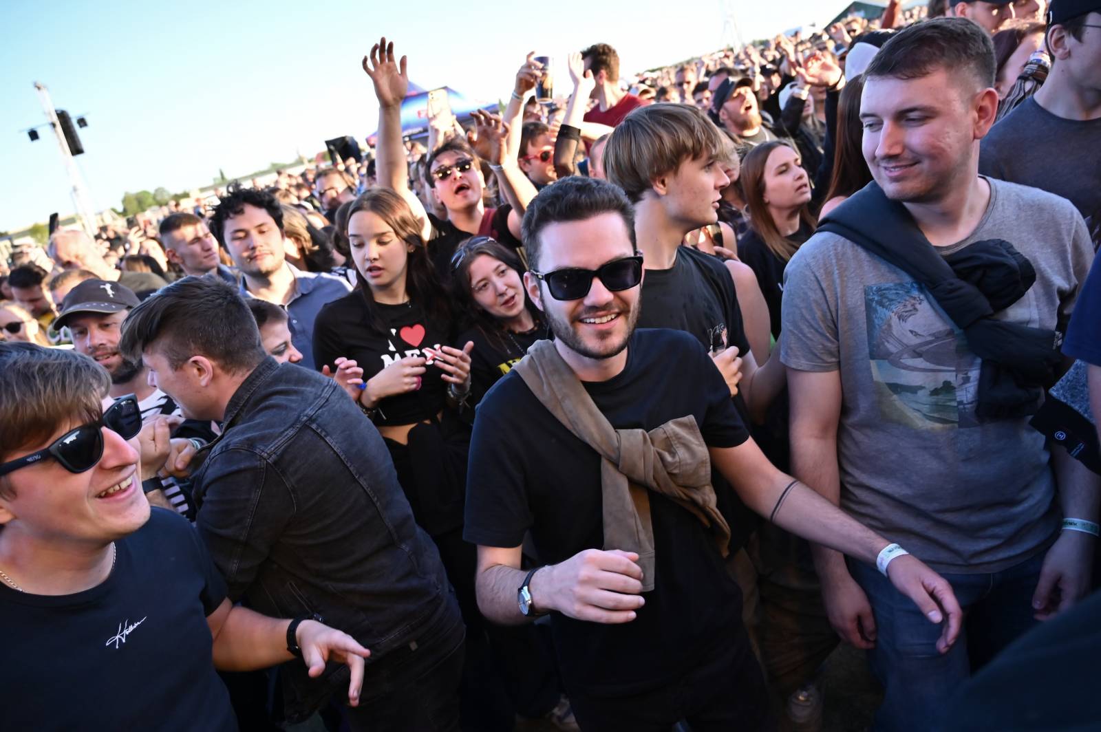 Pražský Majáles: Program uzavírali Chinaski, Mirai zpíval o dlouhých nohách šestnáctileté fanynky