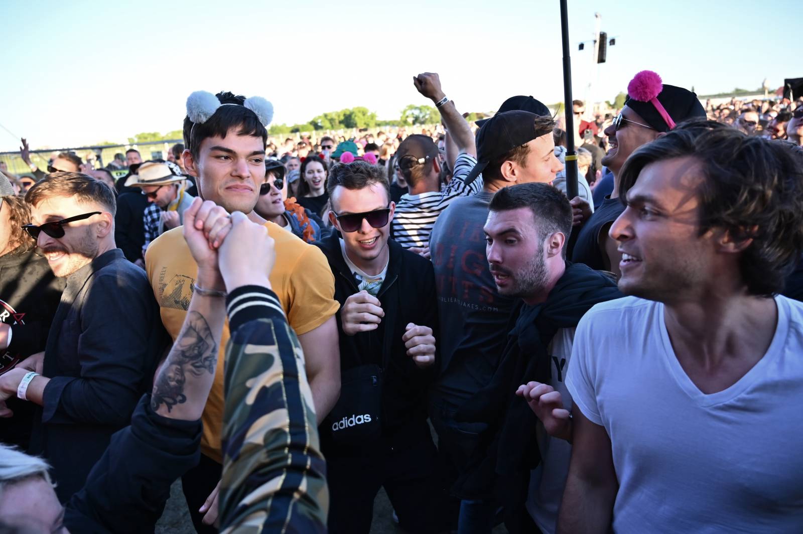 Pražský Majáles: Program uzavírali Chinaski, Mirai zpíval o dlouhých nohách šestnáctileté fanynky