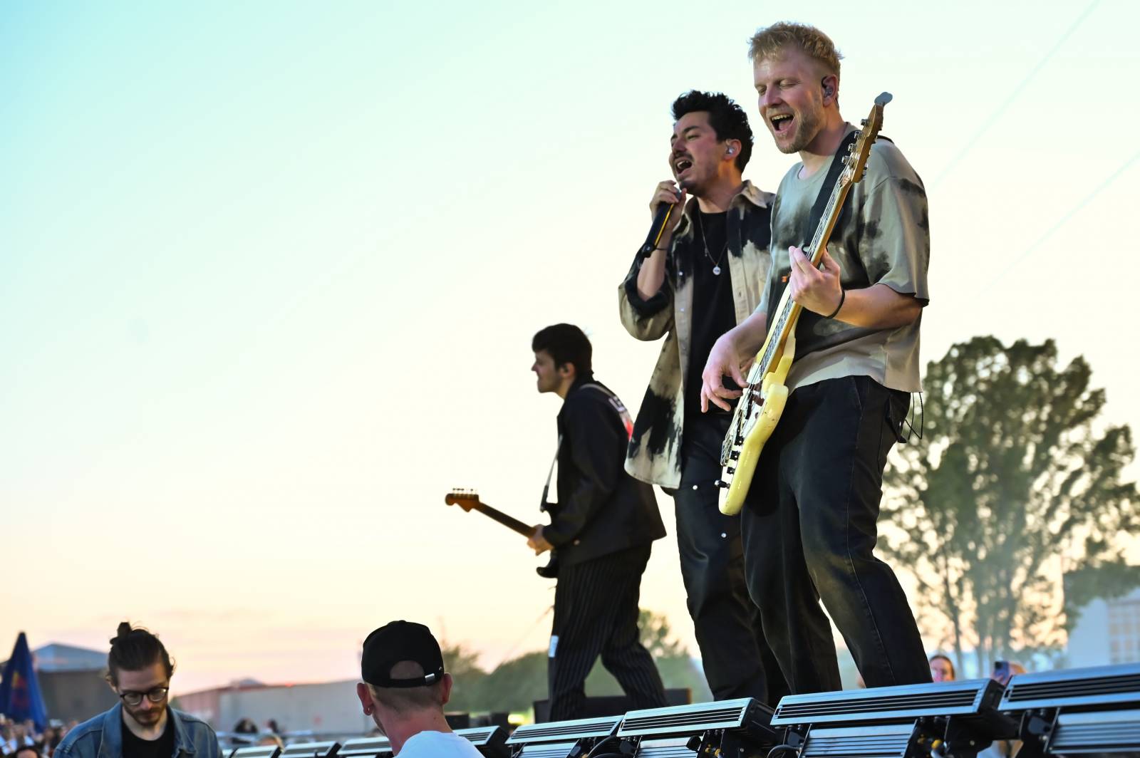 Pražský Majáles: Program uzavírali Chinaski, Mirai zpíval o dlouhých nohách šestnáctileté fanynky