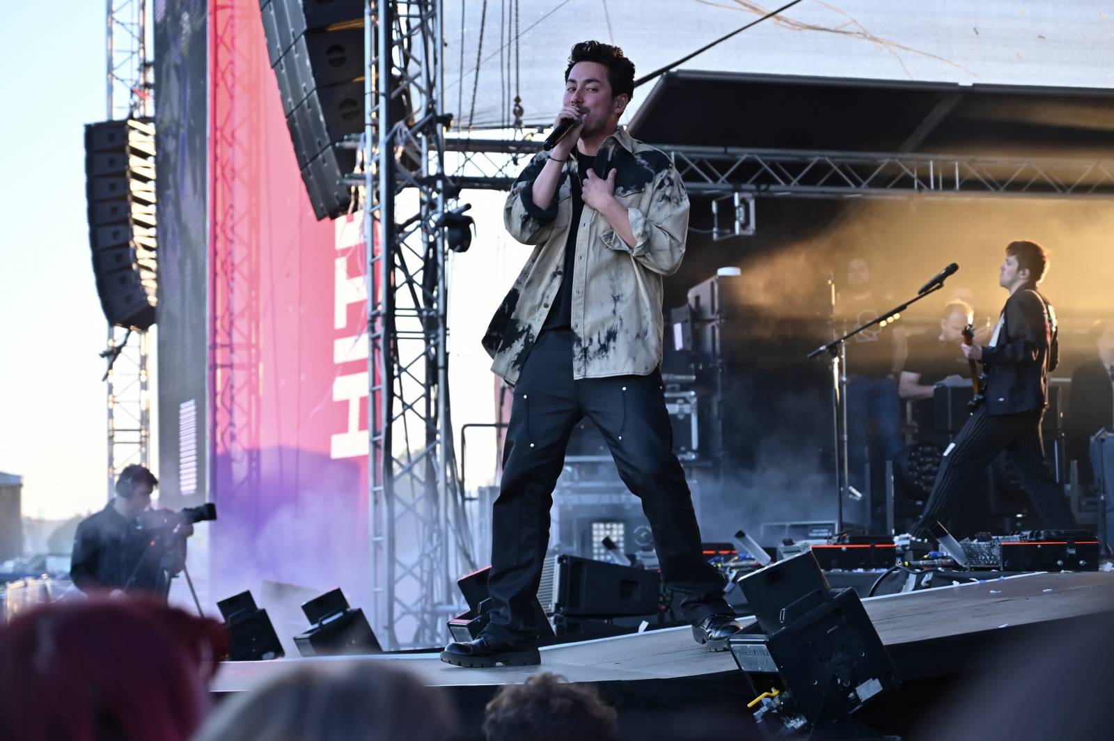 Pražský Majáles: Program uzavírali Chinaski, Mirai zpíval o dlouhých nohách šestnáctileté fanynky