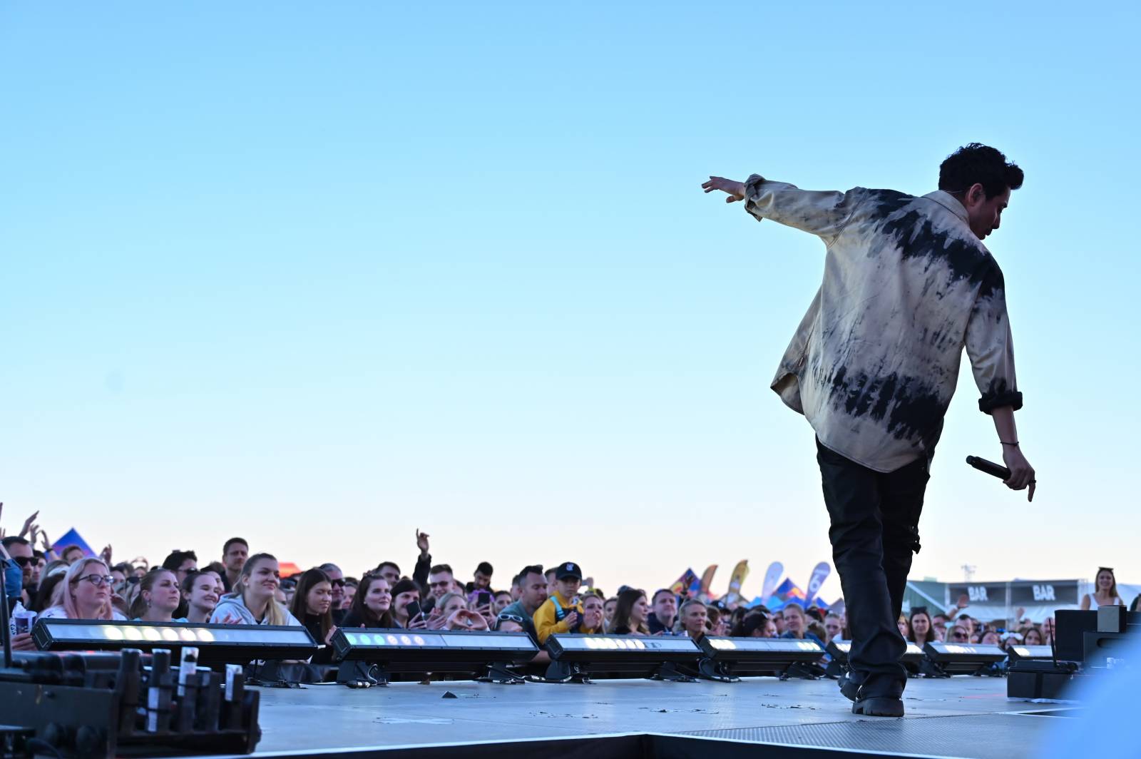 Pražský Majáles: Program uzavírali Chinaski, Mirai zpíval o dlouhých nohách šestnáctileté fanynky