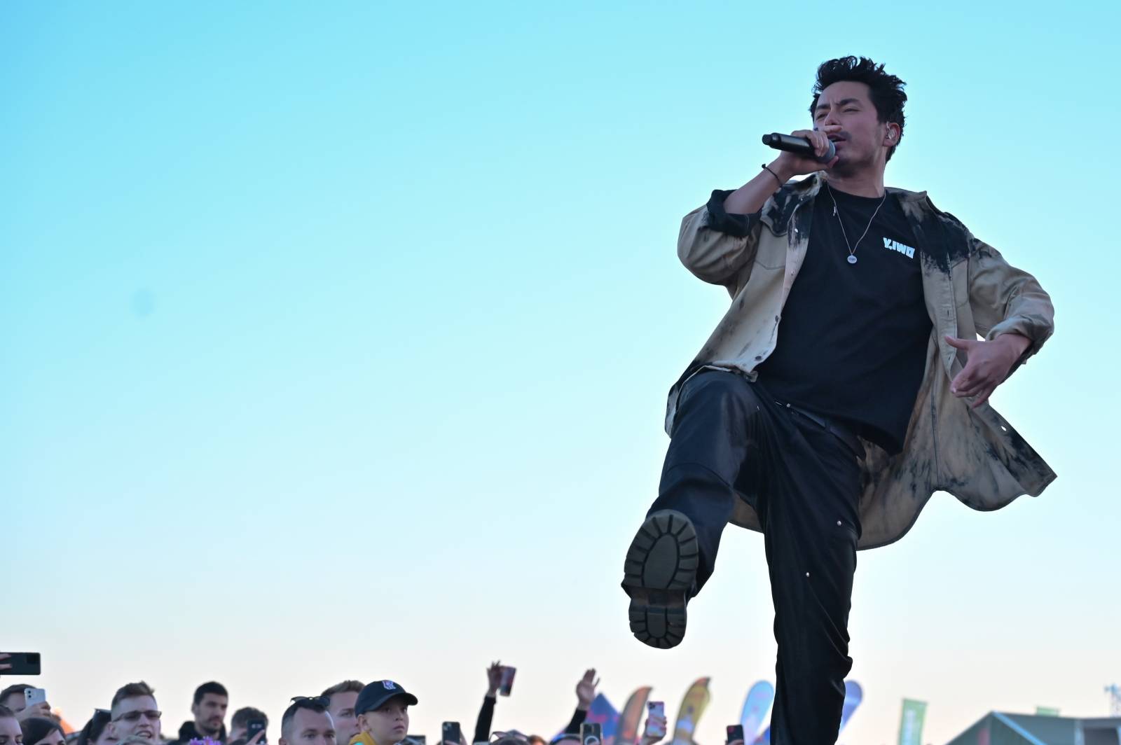 Pražský Majáles: Program uzavírali Chinaski, Mirai zpíval o dlouhých nohách šestnáctileté fanynky