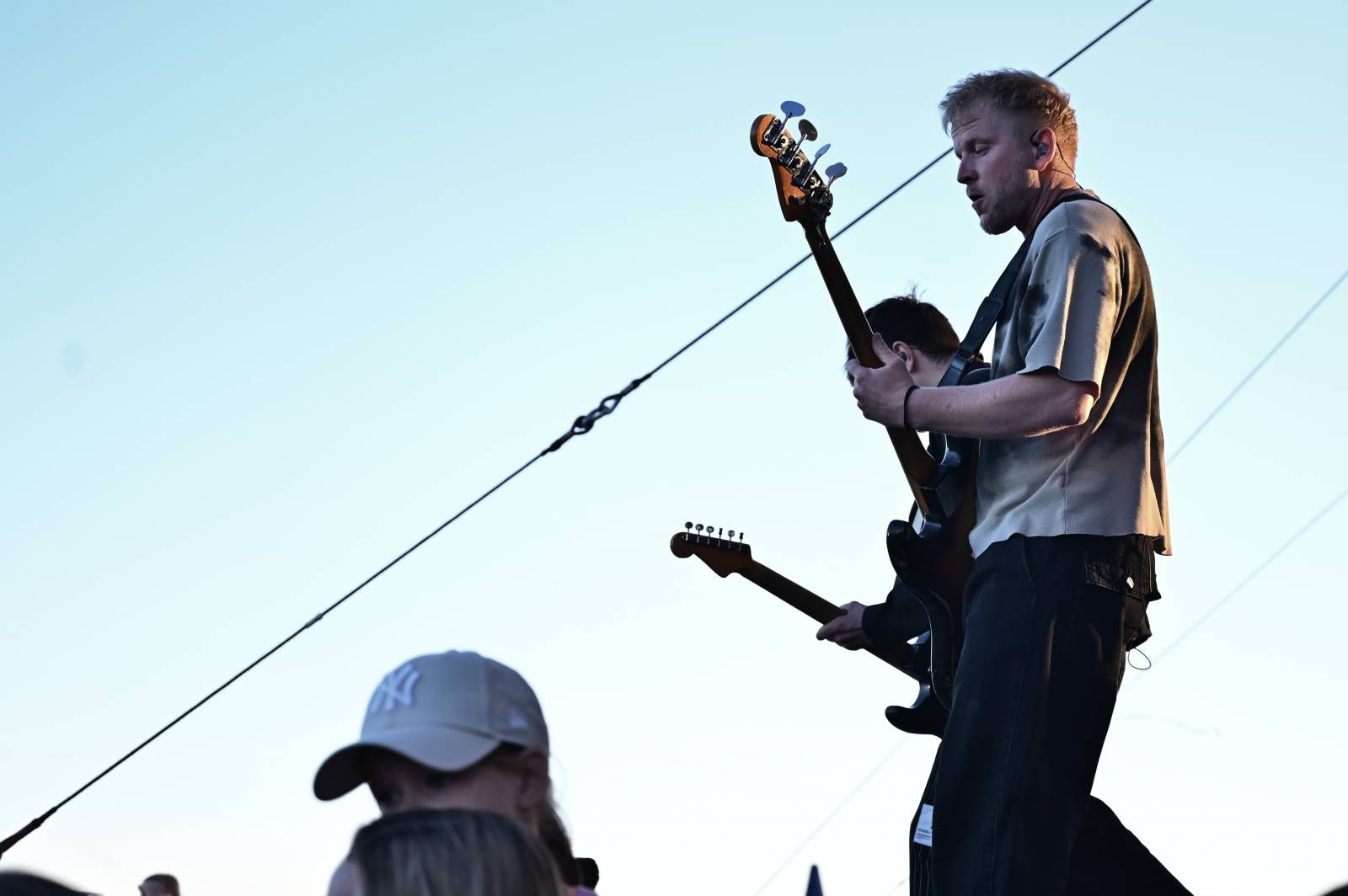 Pražský Majáles: Program uzavírali Chinaski, Mirai zpíval o dlouhých nohách šestnáctileté fanynky