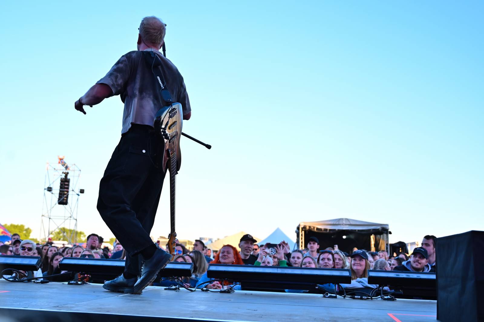 Pražský Majáles: Program uzavírali Chinaski, Mirai zpíval o dlouhých nohách šestnáctileté fanynky