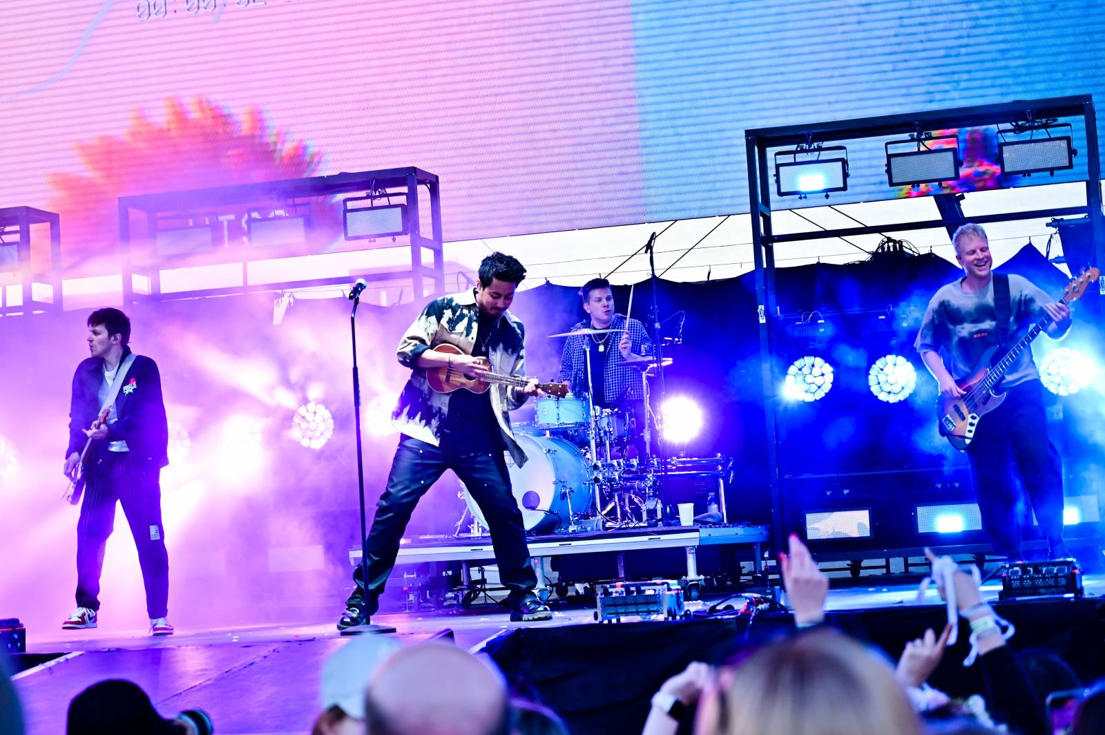 Pražský Majáles: Program uzavírali Chinaski, Mirai zpíval o dlouhých nohách šestnáctileté fanynky