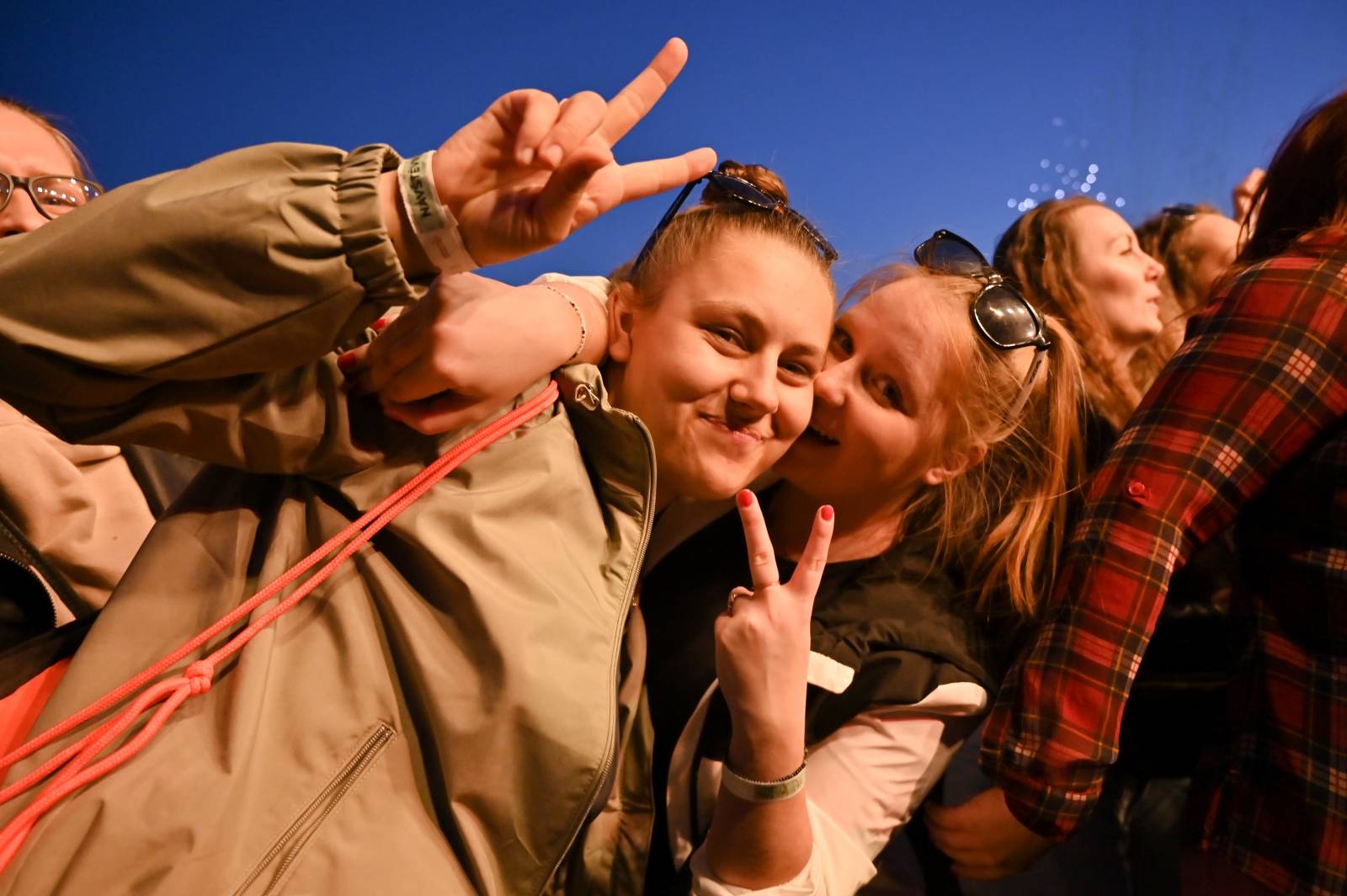 Pražský Majáles: Program uzavírali Chinaski, Mirai zpíval o dlouhých nohách šestnáctileté fanynky