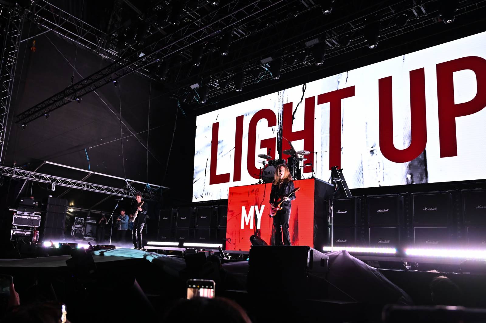 Pražský Majáles: Program uzavírali Chinaski, Mirai zpíval o dlouhých nohách šestnáctileté fanynky