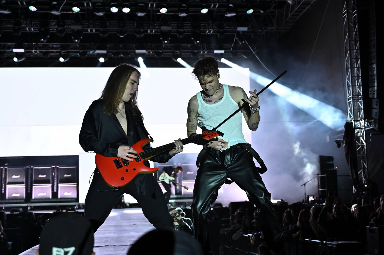 Pražský Majáles: Program uzavírali Chinaski, Mirai zpíval o dlouhých nohách šestnáctileté fanynky