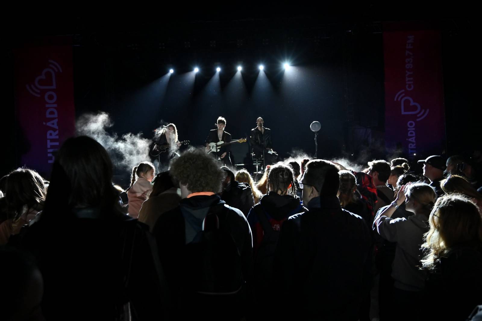 Pražský Majáles: Program uzavírali Chinaski, Mirai zpíval o dlouhých nohách šestnáctileté fanynky