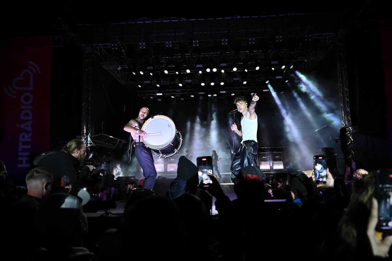 Pražský Majáles: Program uzavírali Chinaski, Mirai zpíval o dlouhých nohách šestnáctileté fanynky