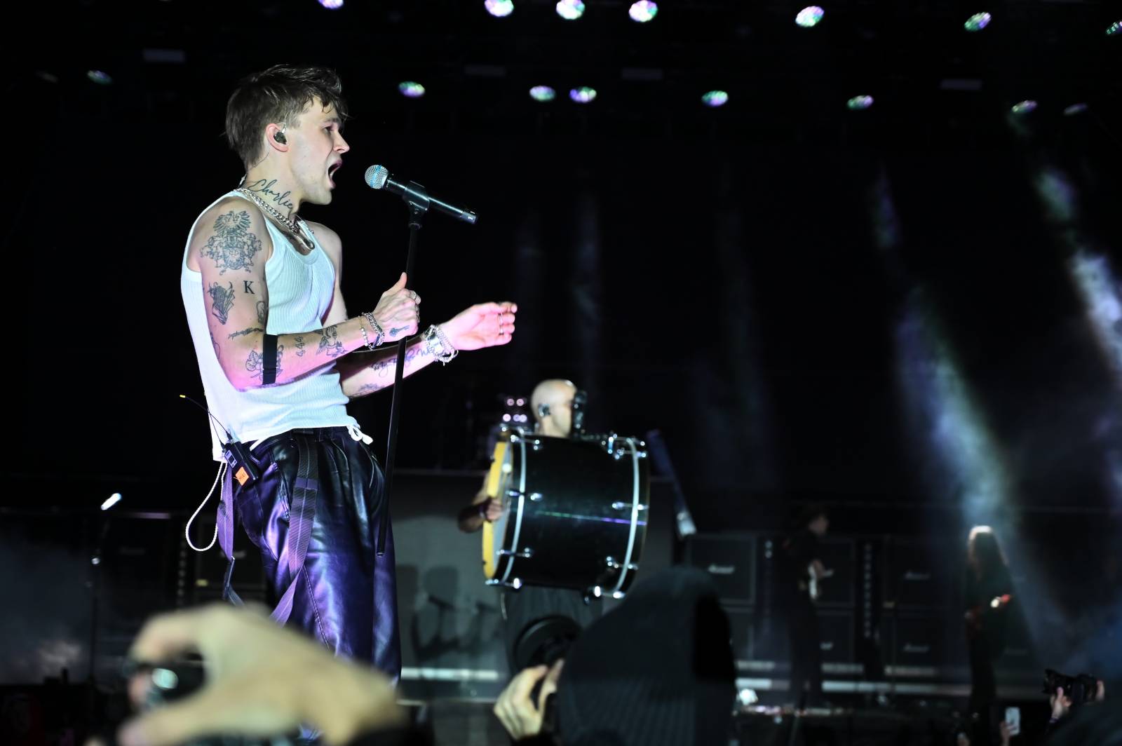 Pražský Majáles: Program uzavírali Chinaski, Mirai zpíval o dlouhých nohách šestnáctileté fanynky