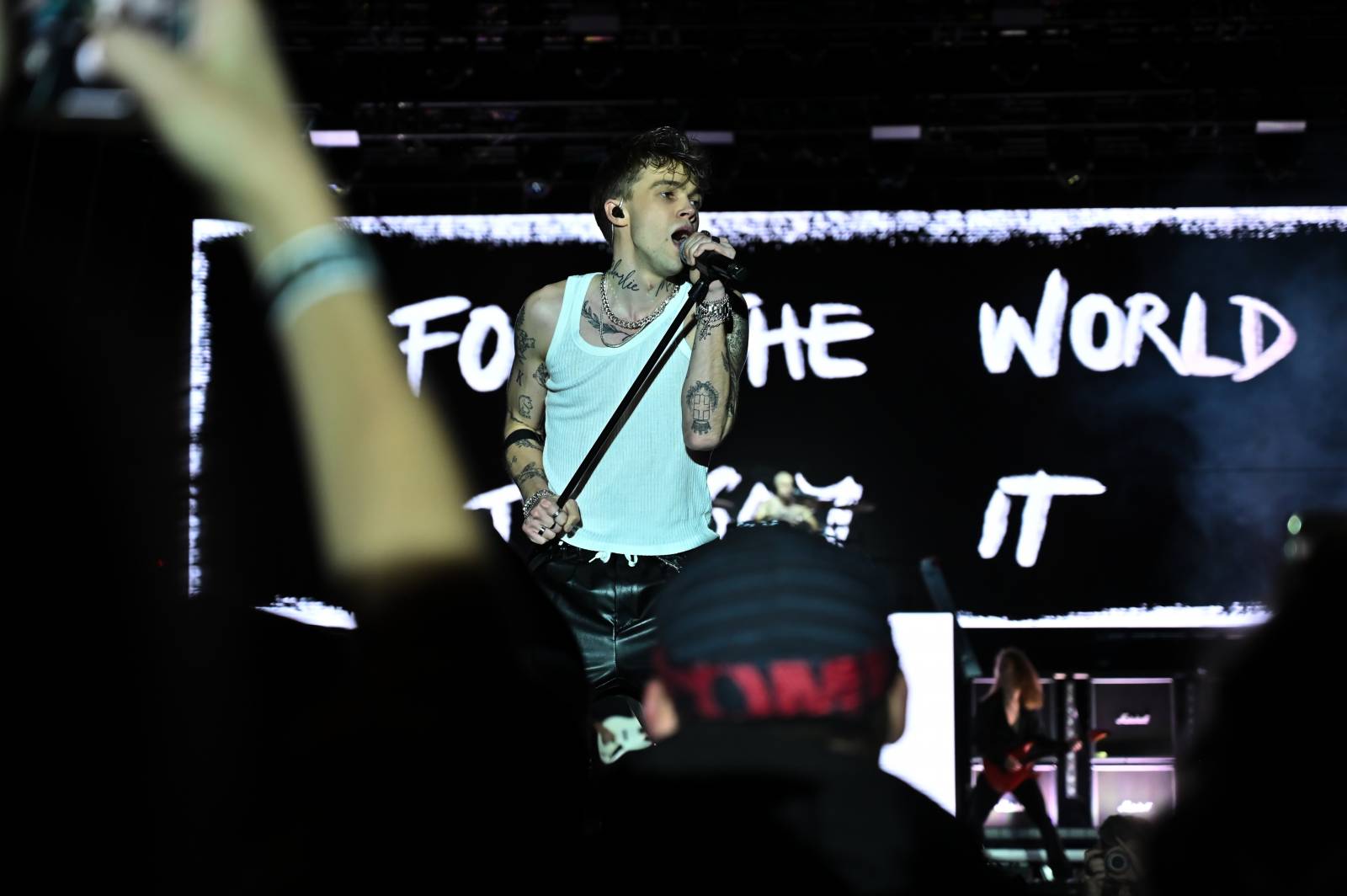 Pražský Majáles: Program uzavírali Chinaski, Mirai zpíval o dlouhých nohách šestnáctileté fanynky