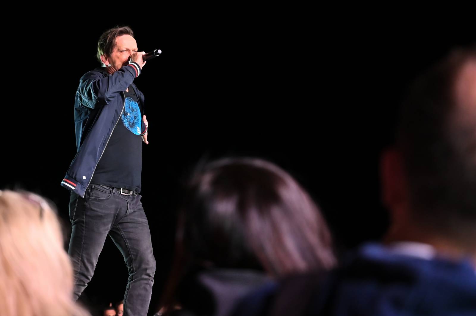 Pražský Majáles: Program uzavírali Chinaski, Mirai zpíval o dlouhých nohách šestnáctileté fanynky