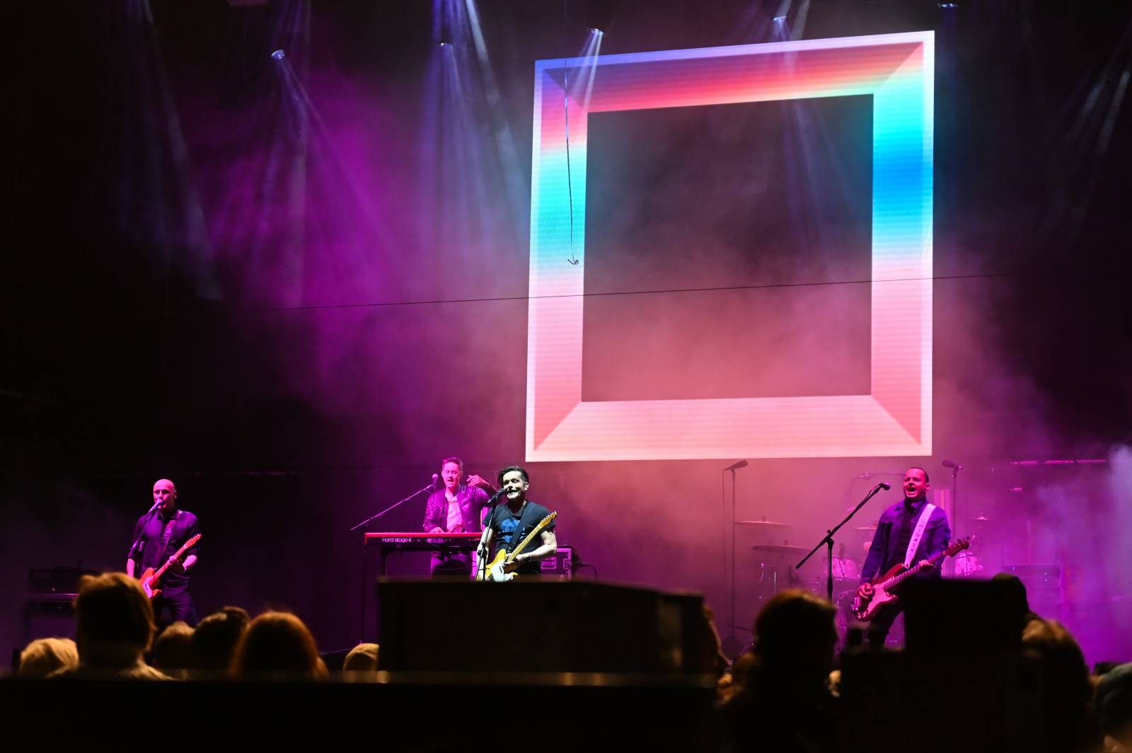 Pražský Majáles: Program uzavírali Chinaski, Mirai zpíval o dlouhých nohách šestnáctileté fanynky