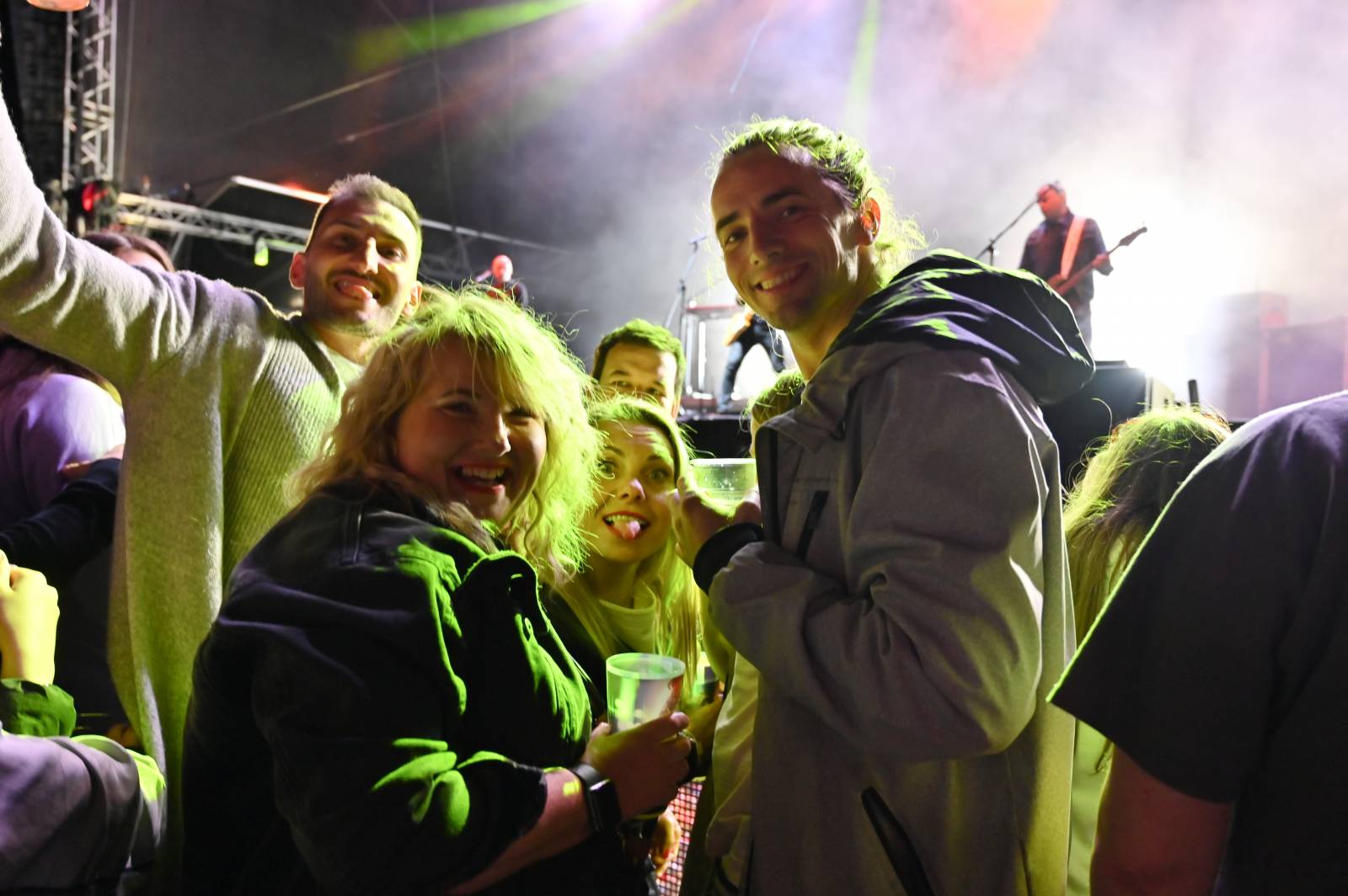 Pražský Majáles: Program uzavírali Chinaski, Mirai zpíval o dlouhých nohách šestnáctileté fanynky