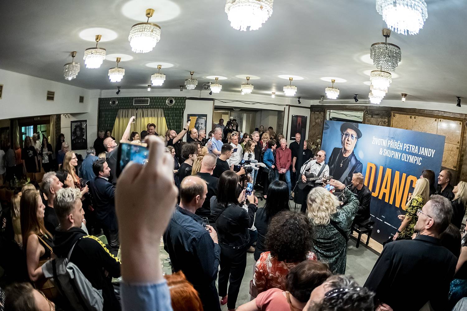 Petr Janda si k narozeninám nadělil dokument Django, slavnostně ho uvedl v Lucerně v Praze