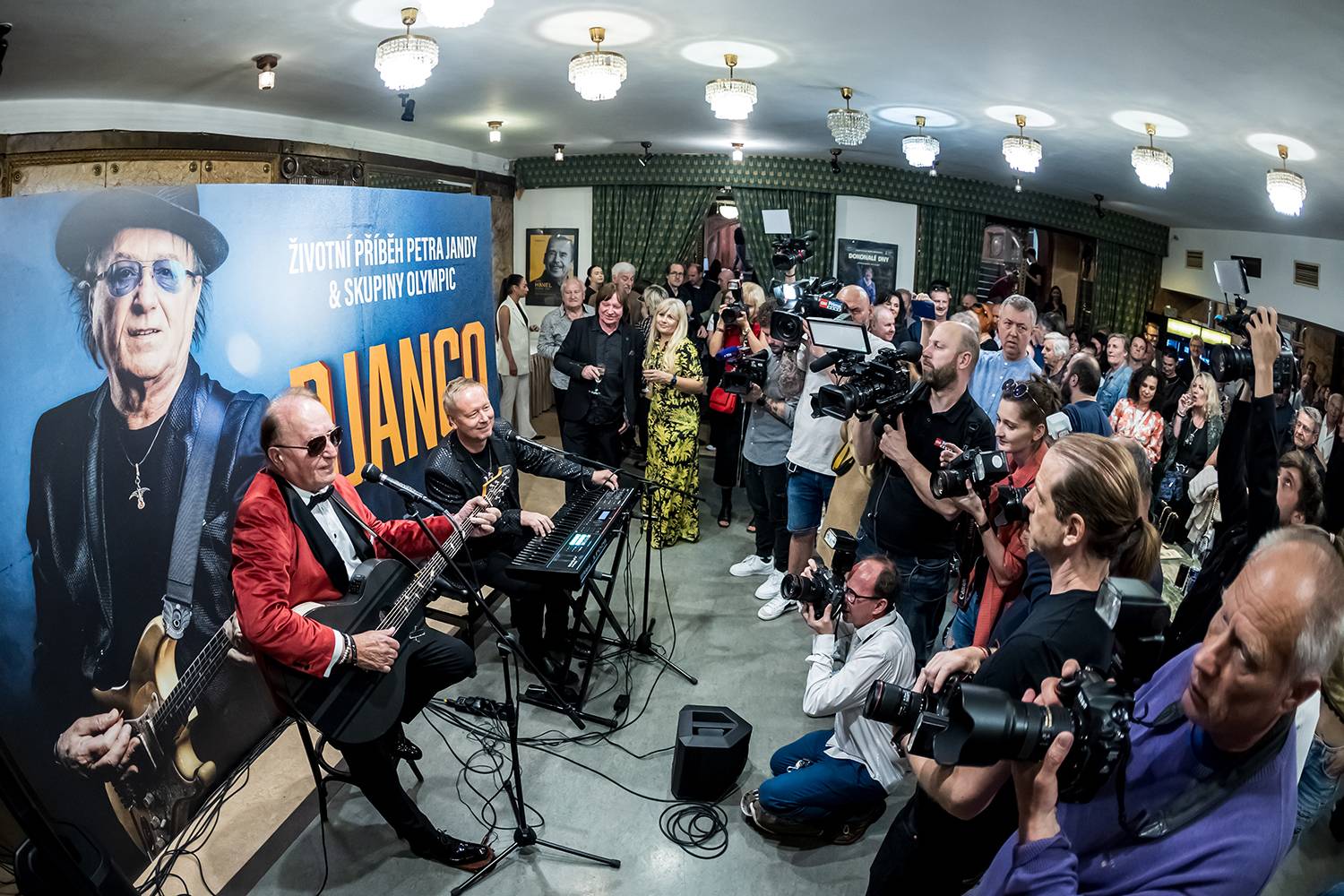 Petr Janda si k narozeninám nadělil dokument Django, slavnostně ho uvedl v Lucerně v Praze