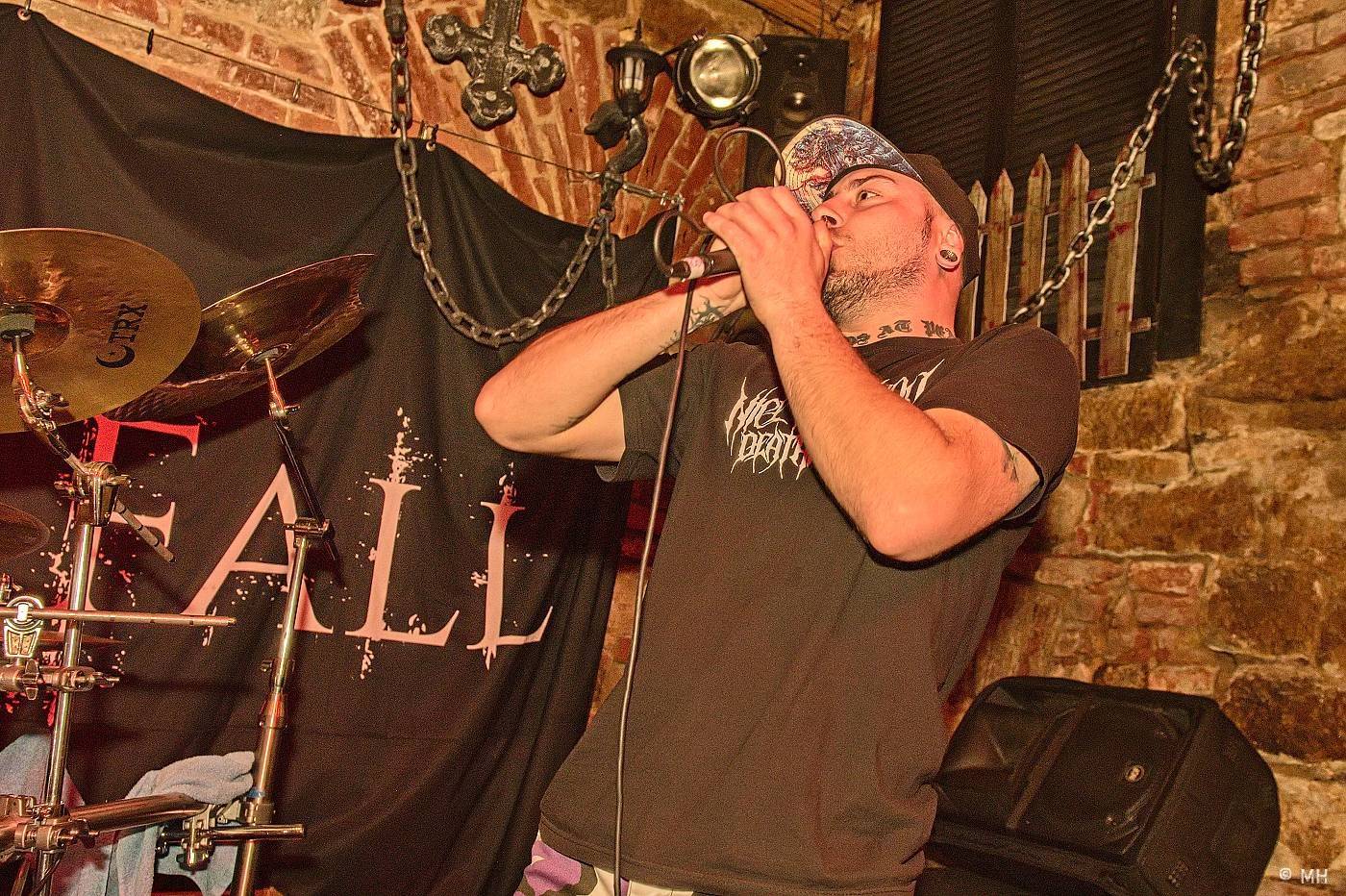 Metalisté měli žně. V Plzni zahráli finští Slow Fall, doprovodili je Sukkhu a Jakub Bayer