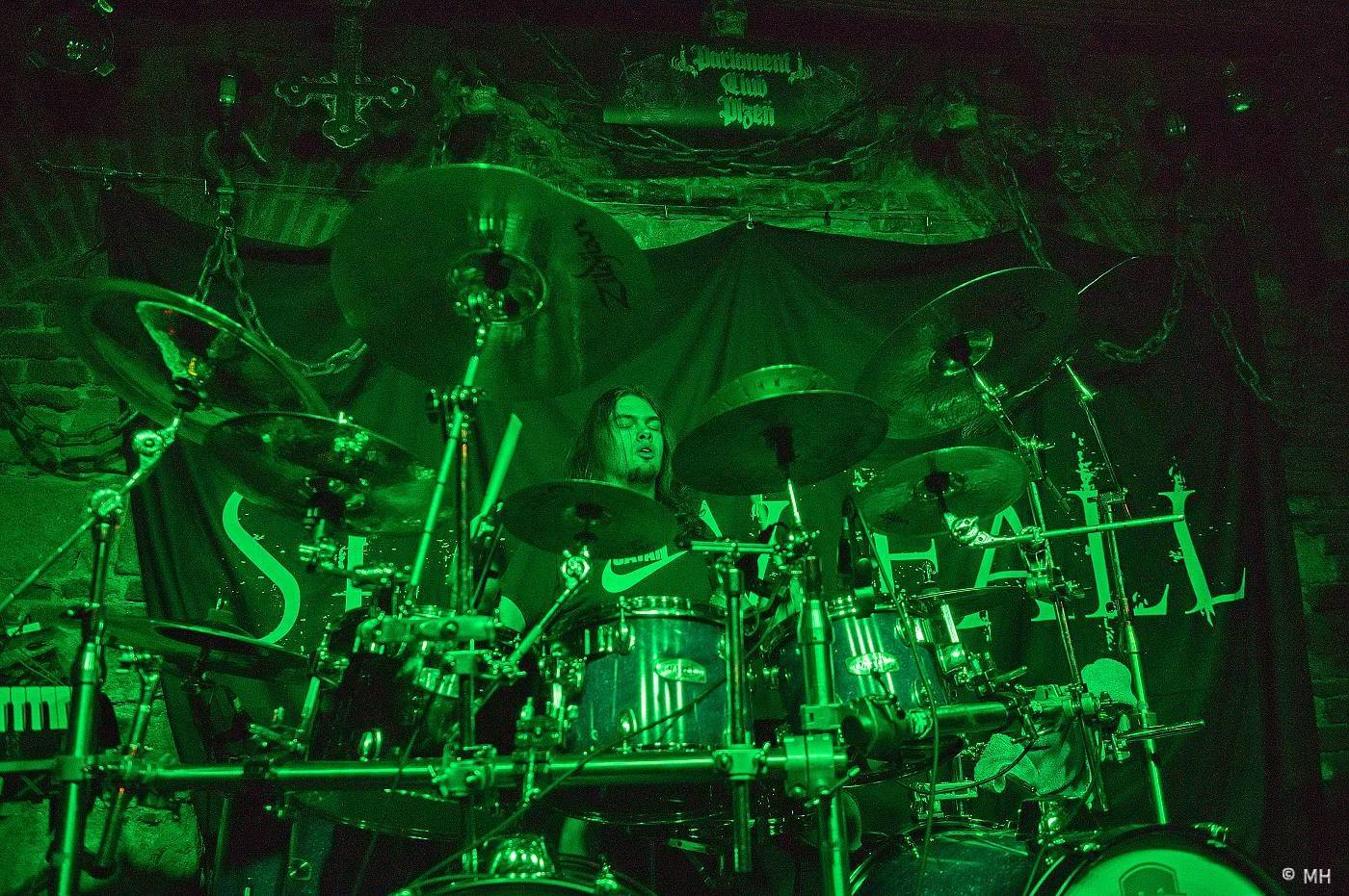 Metalisté měli žně. V Plzni zahráli finští Slow Fall, doprovodili je Sukkhu a Jakub Bayer