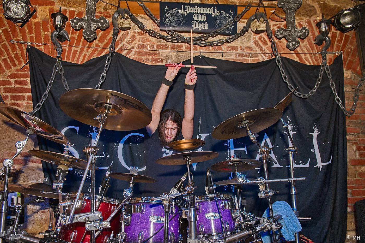 Metalisté měli žně. V Plzni zahráli finští Slow Fall, doprovodili je Sukkhu a Jakub Bayer