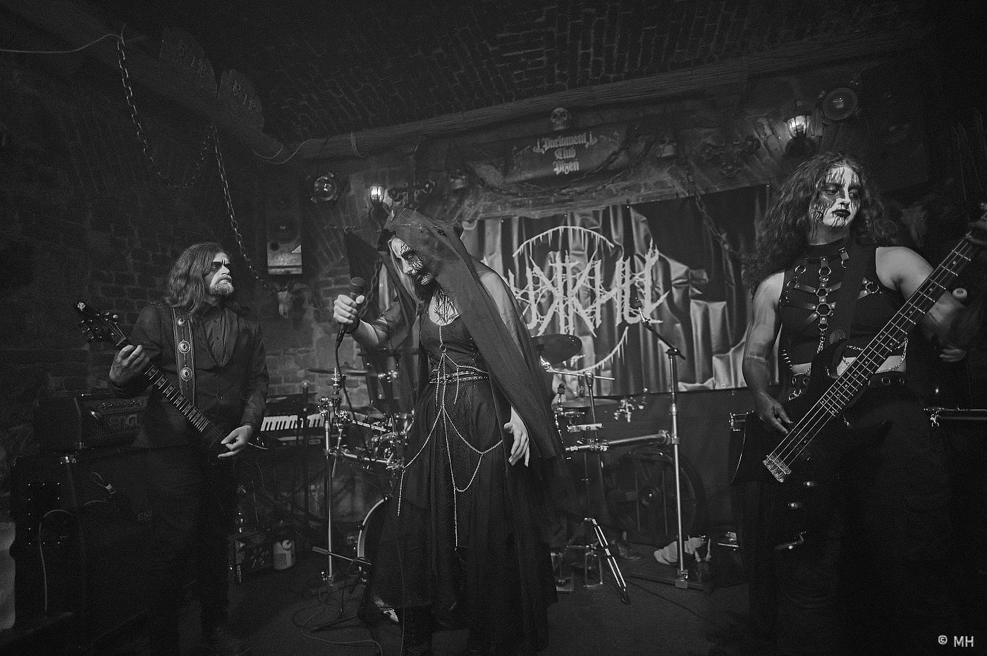 Metalisté měli žně. V Plzni zahráli finští Slow Fall, doprovodili je Sukkhu a Jakub Bayer