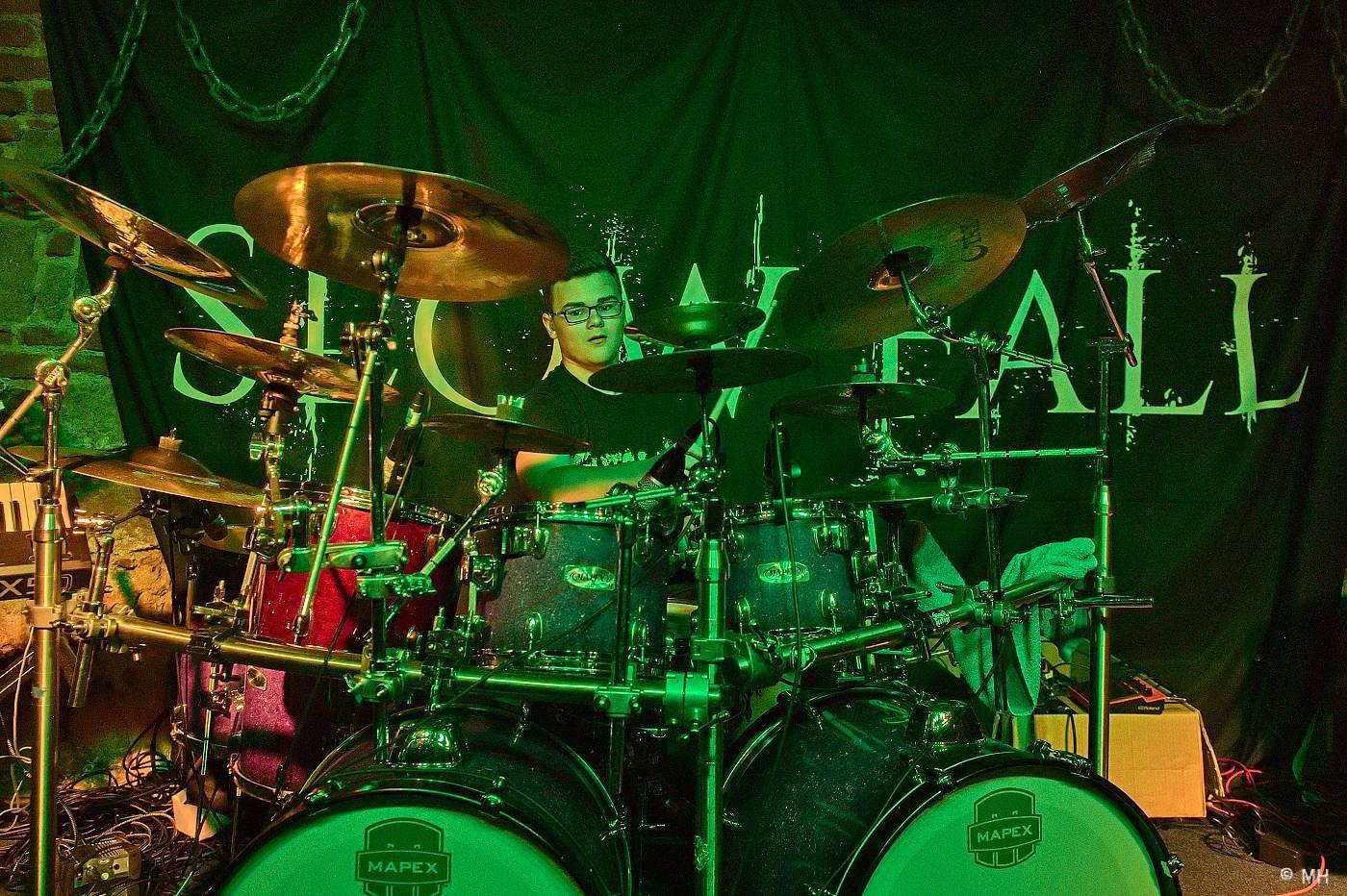 Metalisté měli žně. V Plzni zahráli finští Slow Fall, doprovodili je Sukkhu a Jakub Bayer