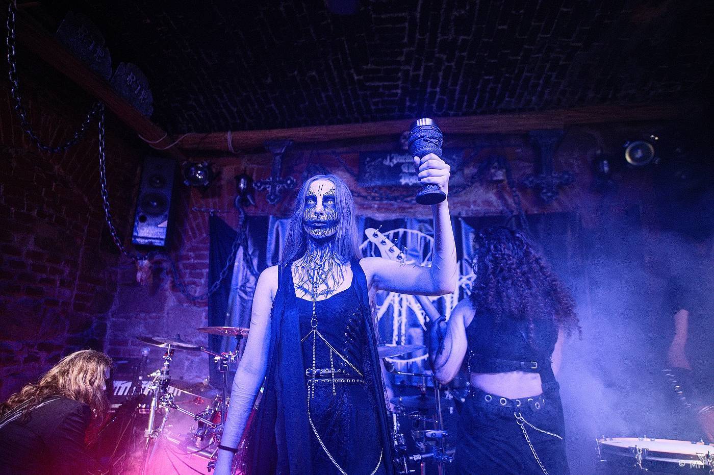 Metalisté měli žně. V Plzni zahráli finští Slow Fall, doprovodili je Sukkhu a Jakub Bayer