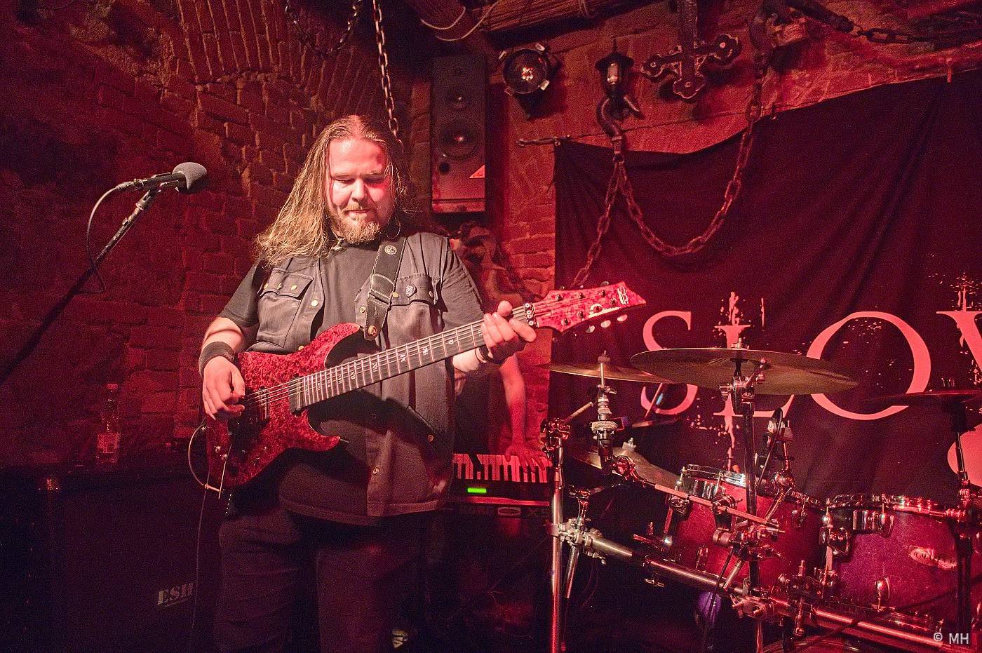 Metalisté měli žně. V Plzni zahráli finští Slow Fall, doprovodili je Sukkhu a Jakub Bayer