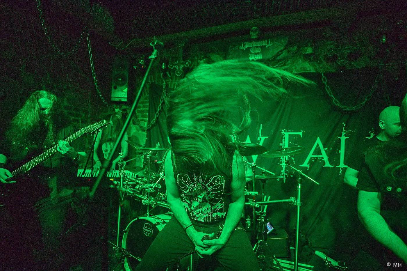 Metalisté měli žně. V Plzni zahráli finští Slow Fall, doprovodili je Sukkhu a Jakub Bayer