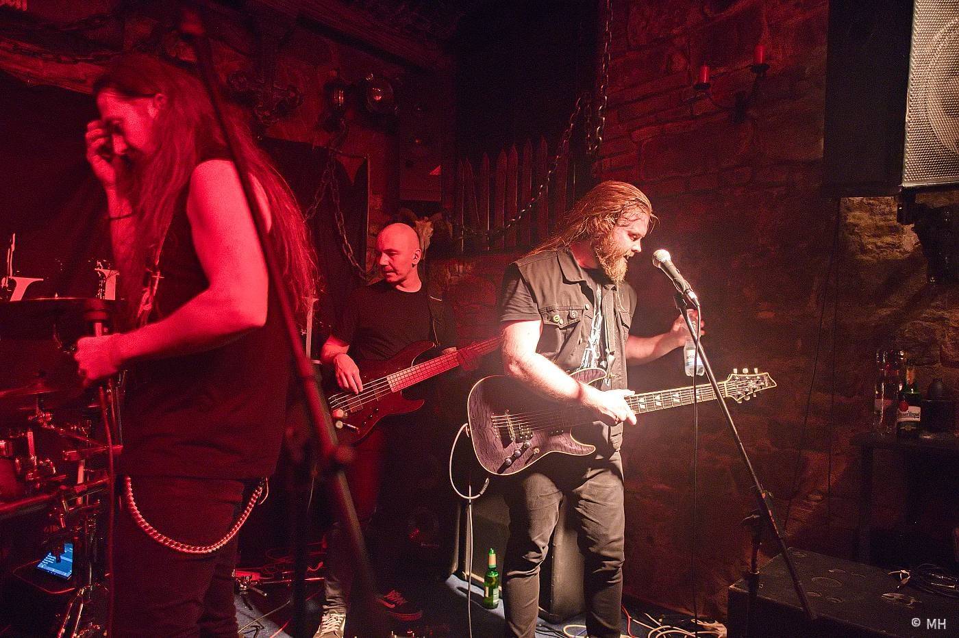 Metalisté měli žně. V Plzni zahráli finští Slow Fall, doprovodili je Sukkhu a Jakub Bayer