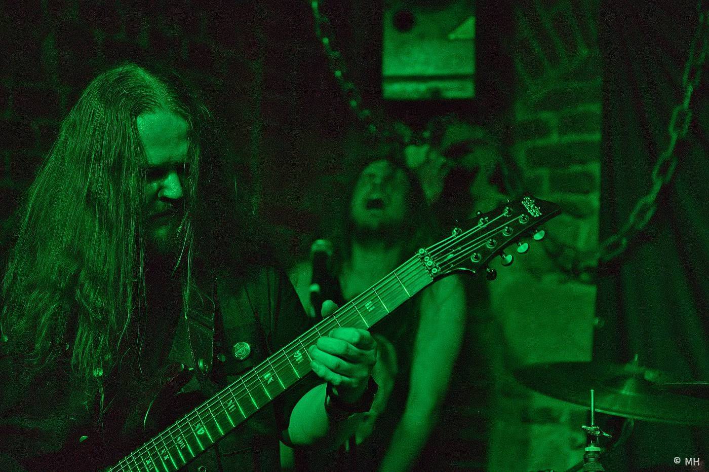 Metalisté měli žně. V Plzni zahráli finští Slow Fall, doprovodili je Sukkhu a Jakub Bayer