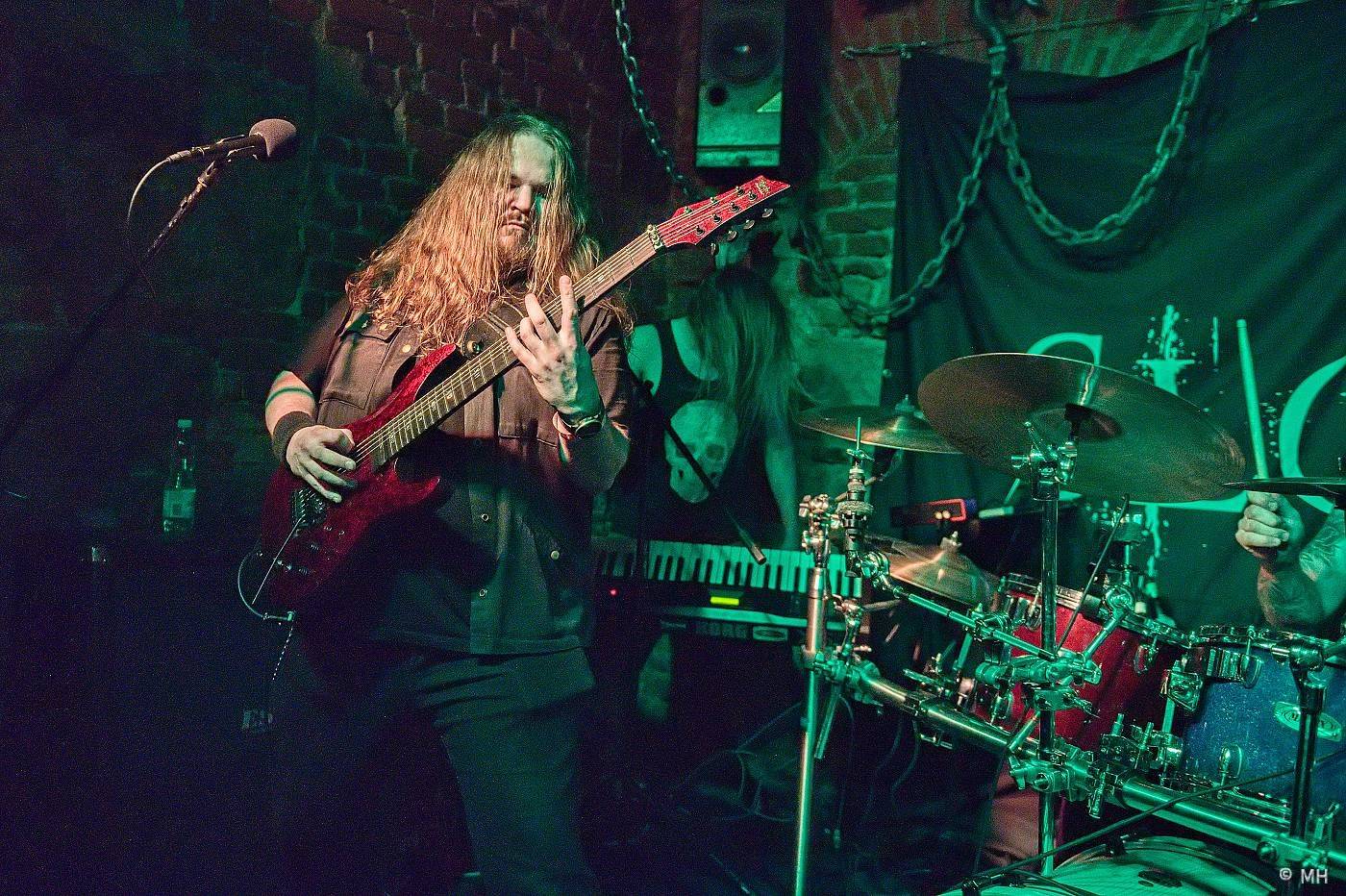 Metalisté měli žně. V Plzni zahráli finští Slow Fall, doprovodili je Sukkhu a Jakub Bayer