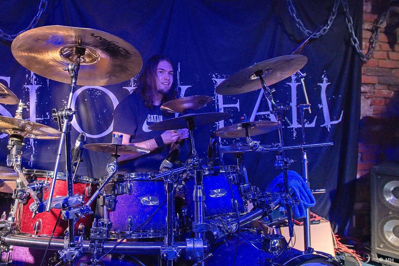 Metalisté měli žně. V Plzni zahráli finští Slow Fall, doprovodili je Sukkhu a Jakub Bayer