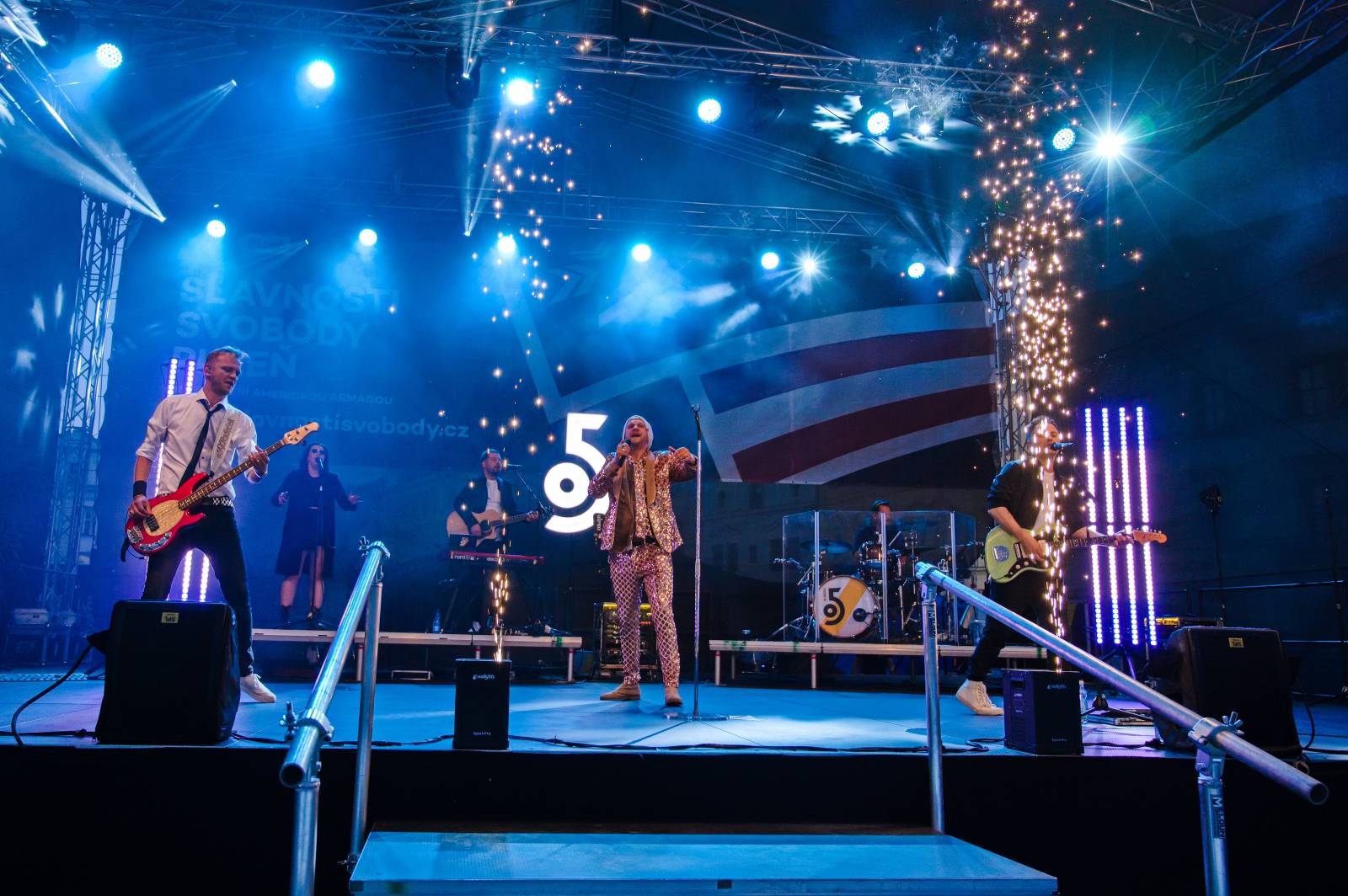 Svobodu v Plzni oslavovali O5 a Radeček i Kateřina Marie Tichá 