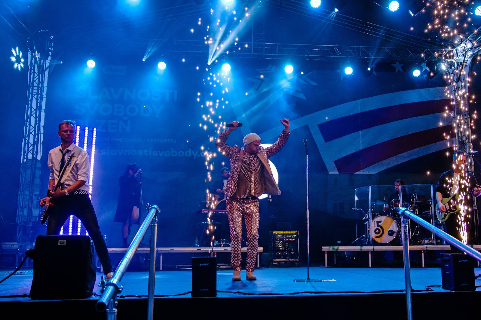 Svobodu v Plzni oslavovali O5 a Radeček i Kateřina Marie Tichá 