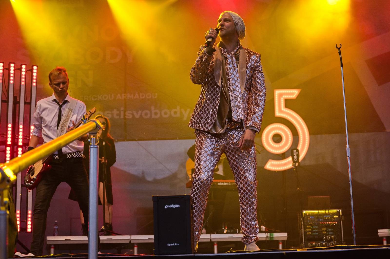 Svobodu v Plzni oslavovali O5 a Radeček i Kateřina Marie Tichá 