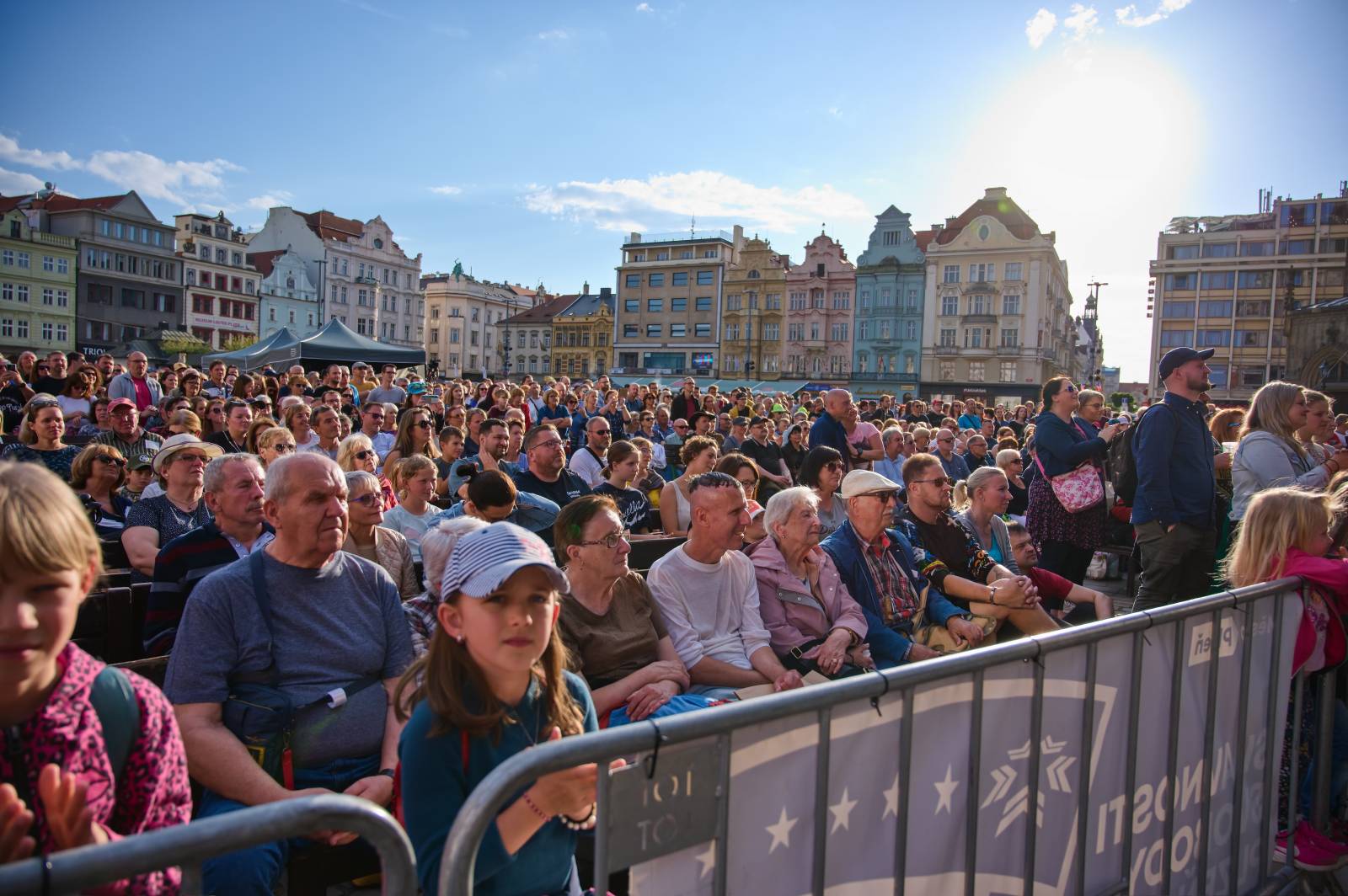 Svobodu v Plzni oslavovali O5 a Radeček i Kateřina Marie Tichá 