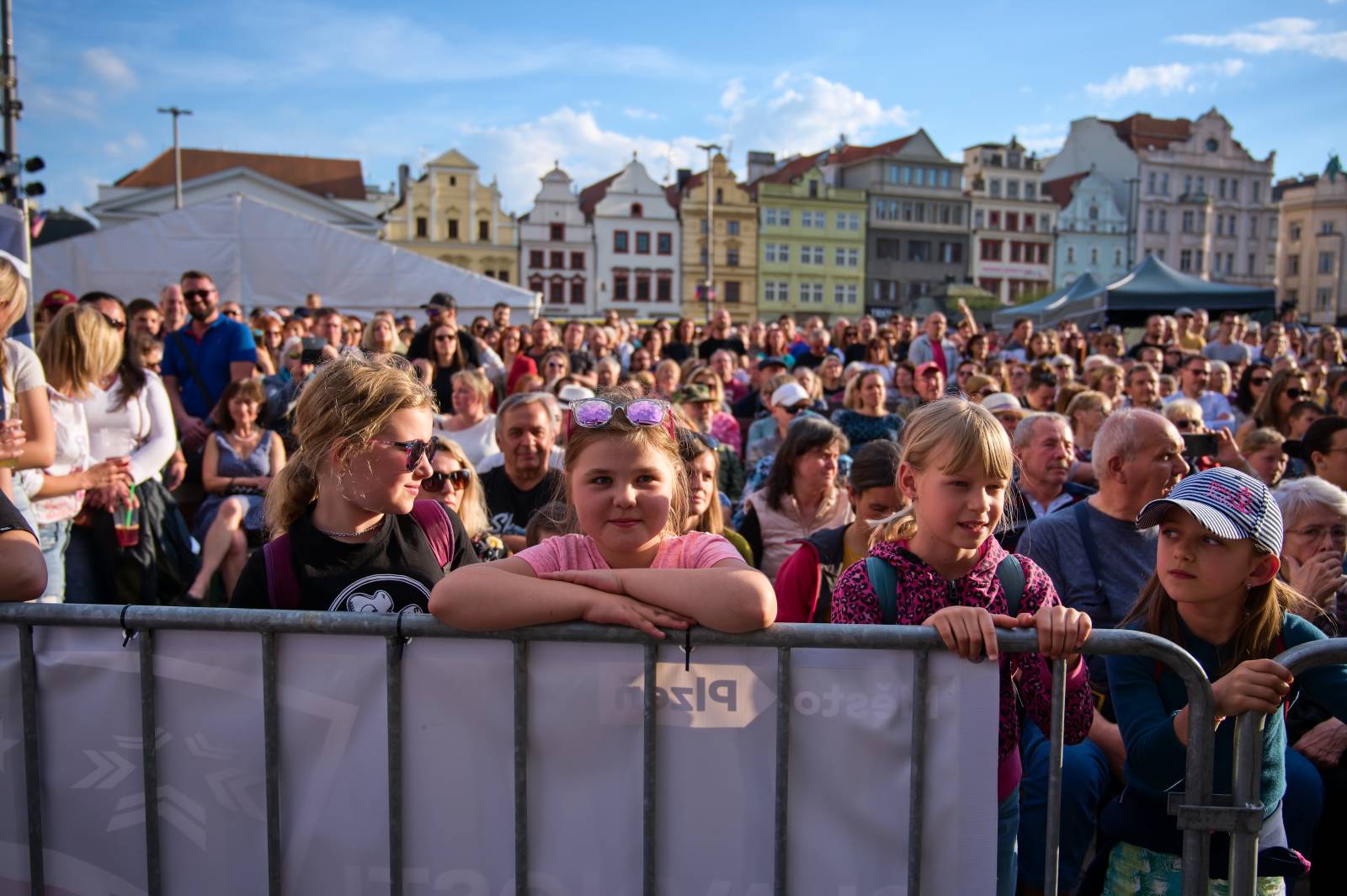 Svobodu v Plzni oslavovali O5 a Radeček i Kateřina Marie Tichá 