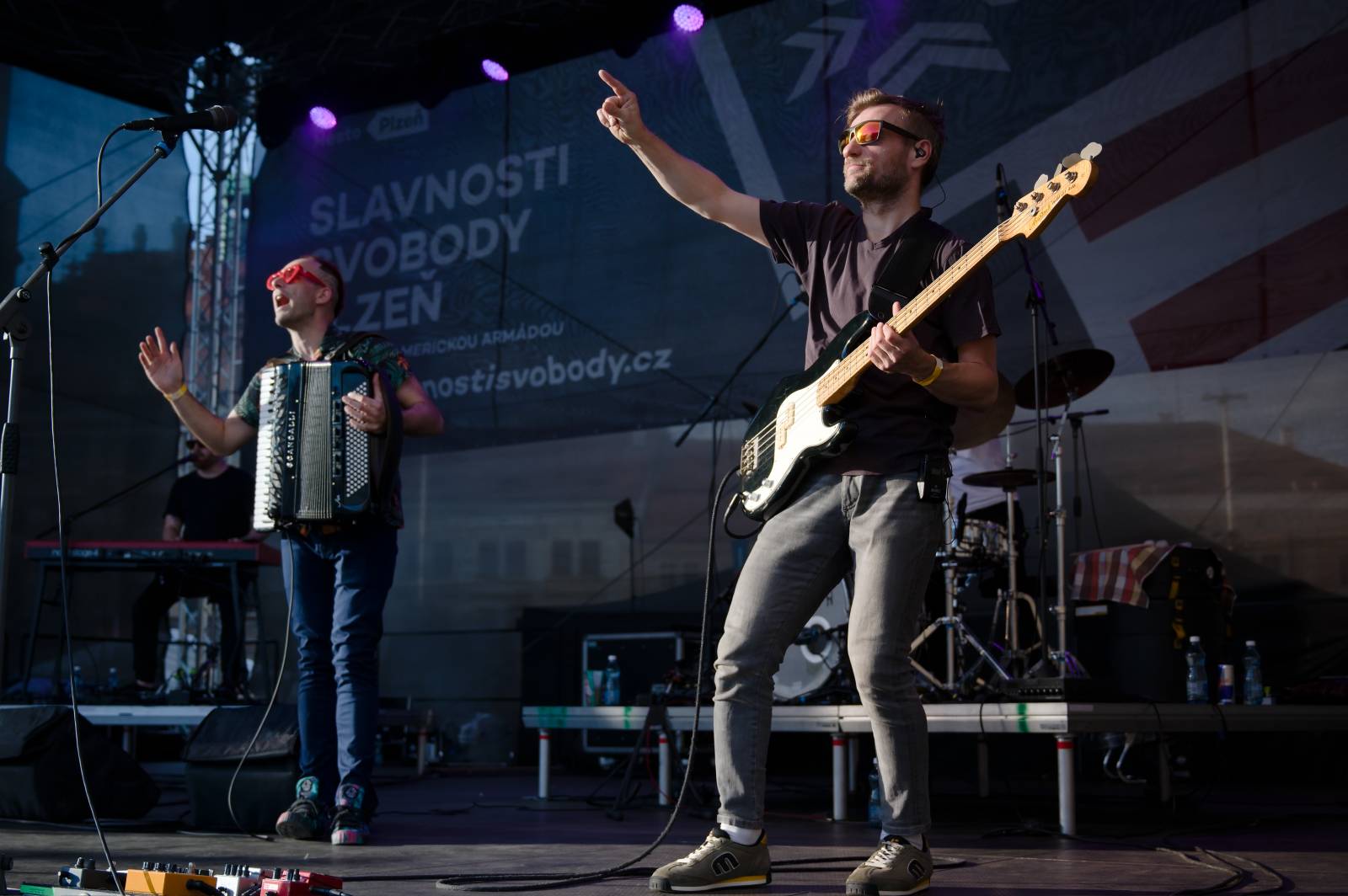 Svobodu v Plzni oslavovali O5 a Radeček i Kateřina Marie Tichá 