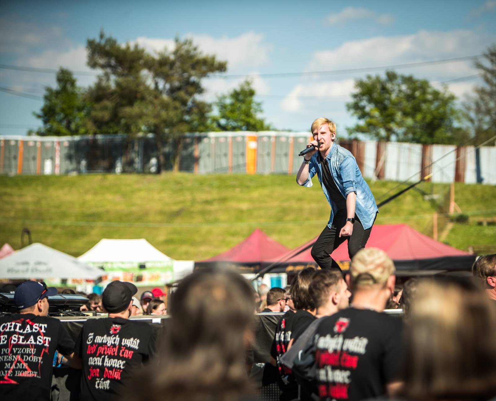 Monster Meeting odstartoval letošní šňůru. V Plzni hráli Dymytry, Arakain, Alkehol nebo Traktor