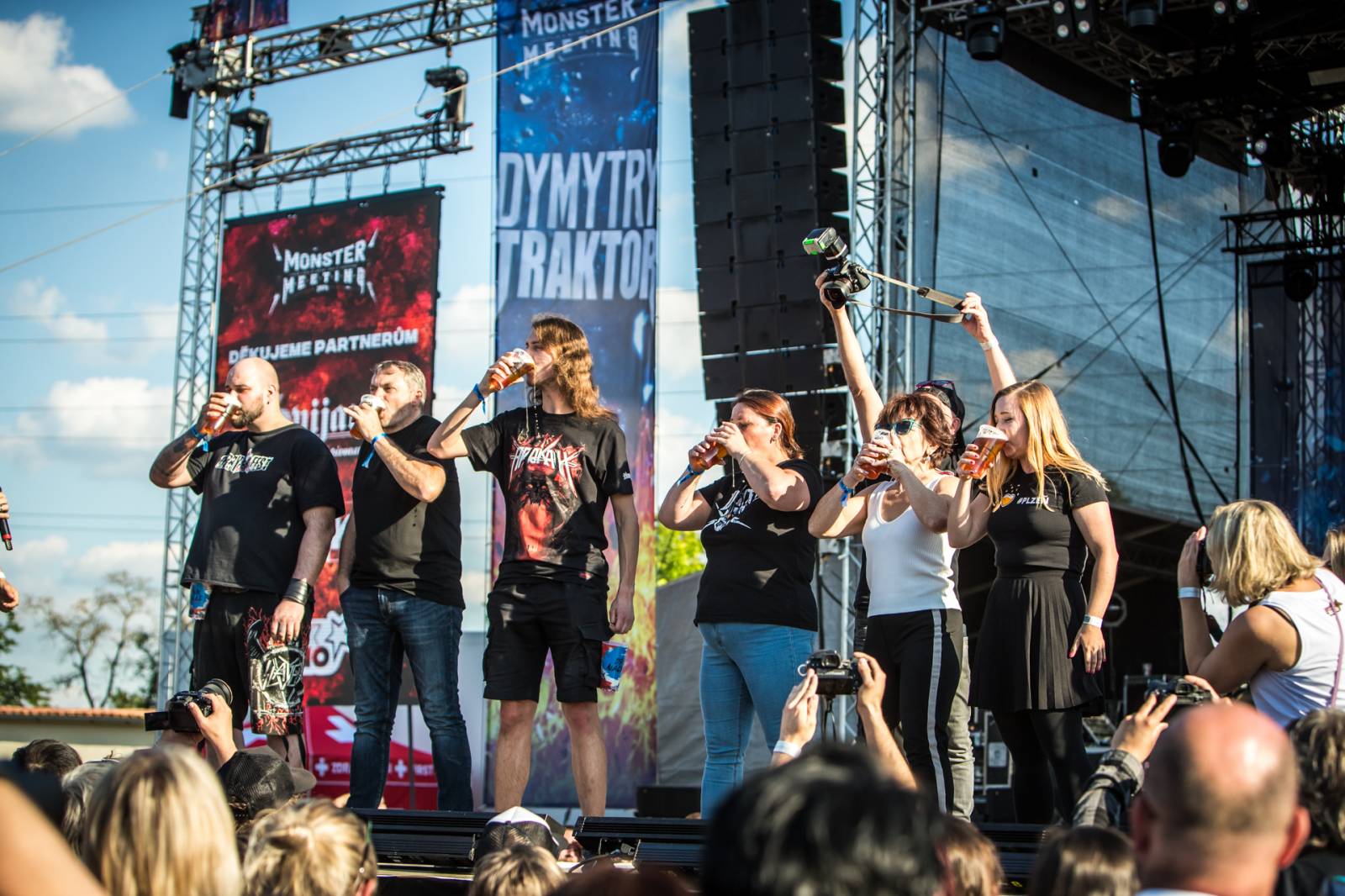 Monster Meeting odstartoval letošní šňůru. V Plzni hráli Dymytry, Arakain, Alkehol nebo Traktor