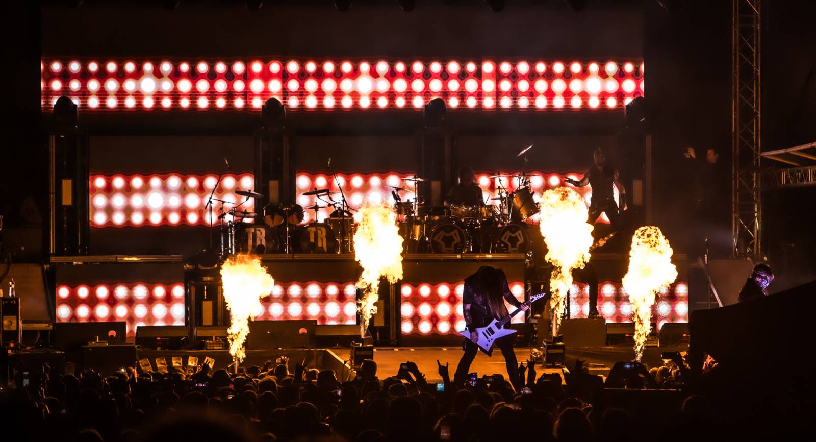 Monster Meeting odstartoval letošní šňůru. V Plzni hráli Dymytry, Arakain, Alkehol nebo Traktor