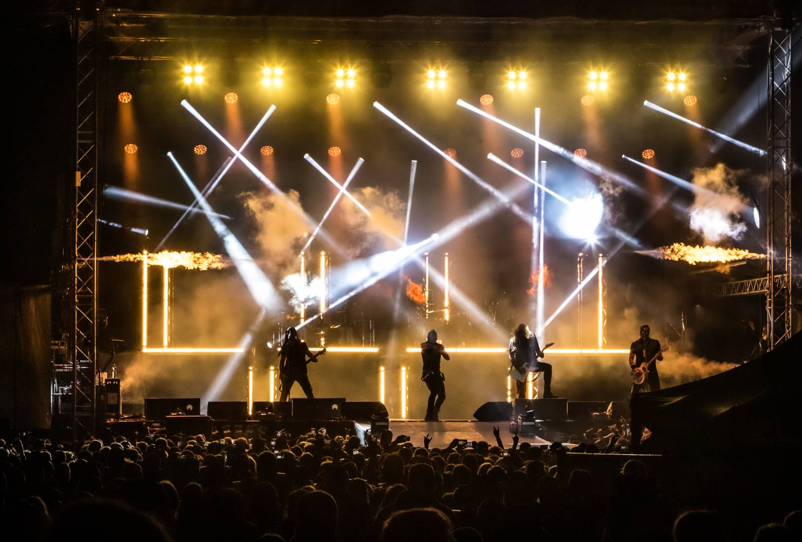 Monster Meeting odstartoval letošní šňůru. V Plzni hráli Dymytry, Arakain, Alkehol nebo Traktor