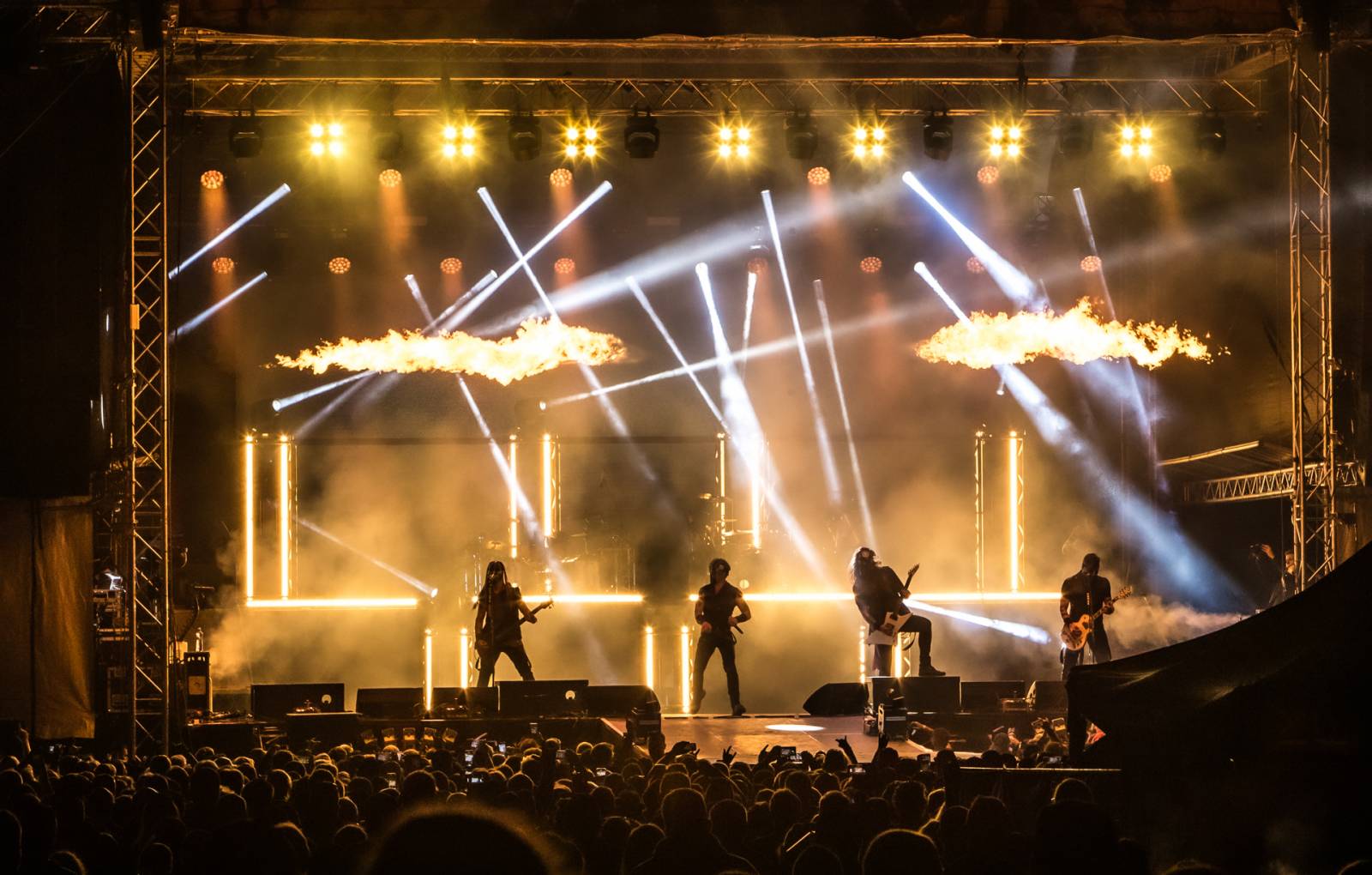 Monster Meeting odstartoval letošní šňůru. V Plzni hráli Dymytry, Arakain, Alkehol nebo Traktor