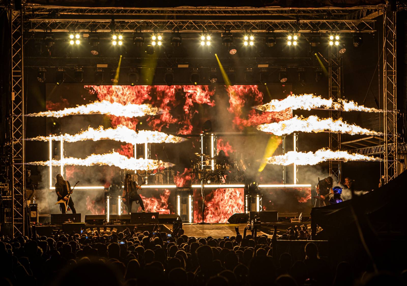 Monster Meeting odstartoval letošní šňůru. V Plzni hráli Dymytry, Arakain, Alkehol nebo Traktor