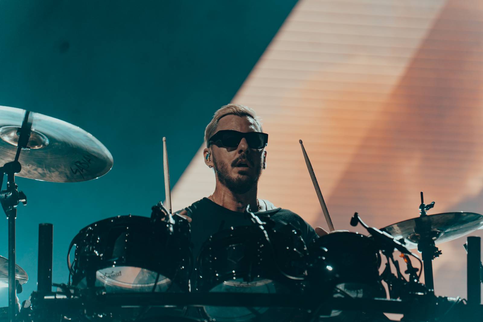 Jareda Leta svlékaly fanynky očima. Thirty Seconds To Mars se po šesti letech vrátili do Prahy