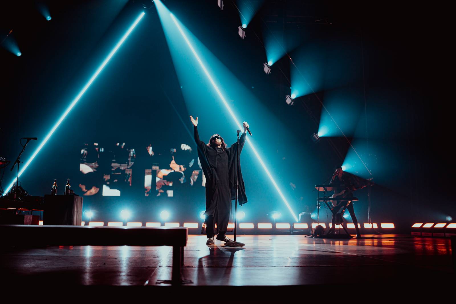 Jareda Leta svlékaly fanynky očima. Thirty Seconds To Mars se po šesti letech vrátili do Prahy