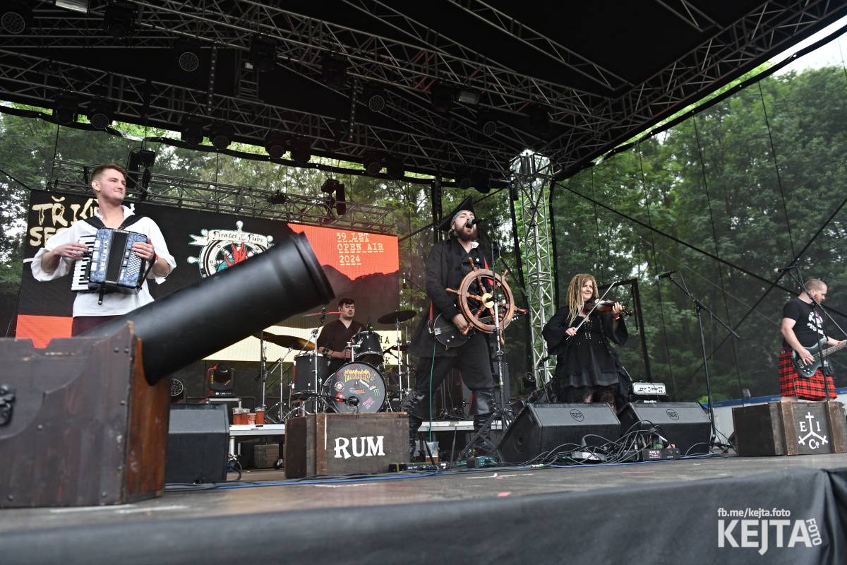 Punk's not dead, vy volové! Tři sestry do Ledáren pozvaly UK Subs, S.P.S. i tribute Plexis