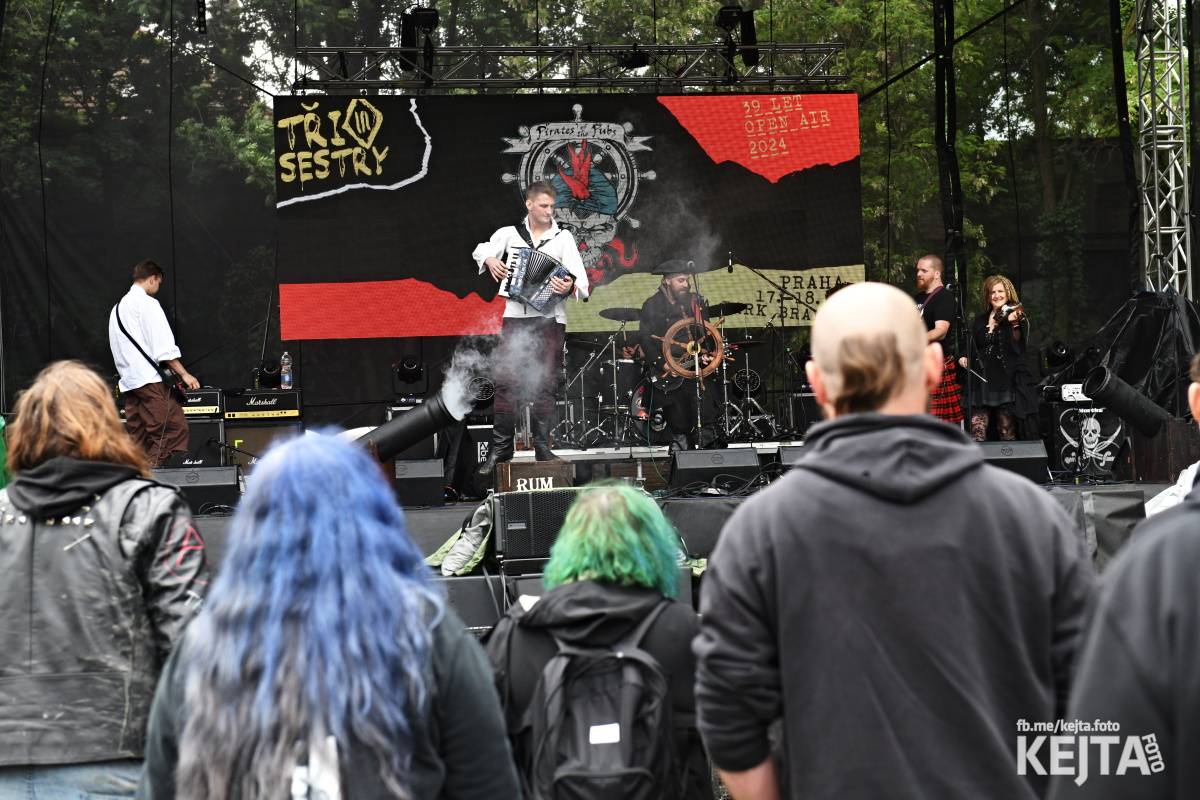 Punk's not dead, vy volové! Tři sestry do Ledáren pozvaly UK Subs, S.P.S. i tribute Plexis